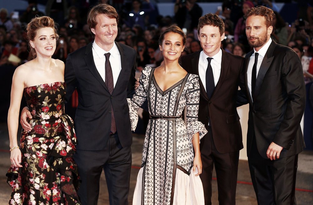 во сколько выйдут большие девочки на премьере