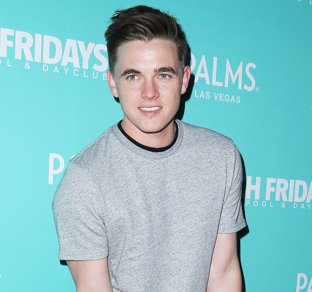 Palms Pool and Dayclub Presents Ditch Fridays - Arrivals