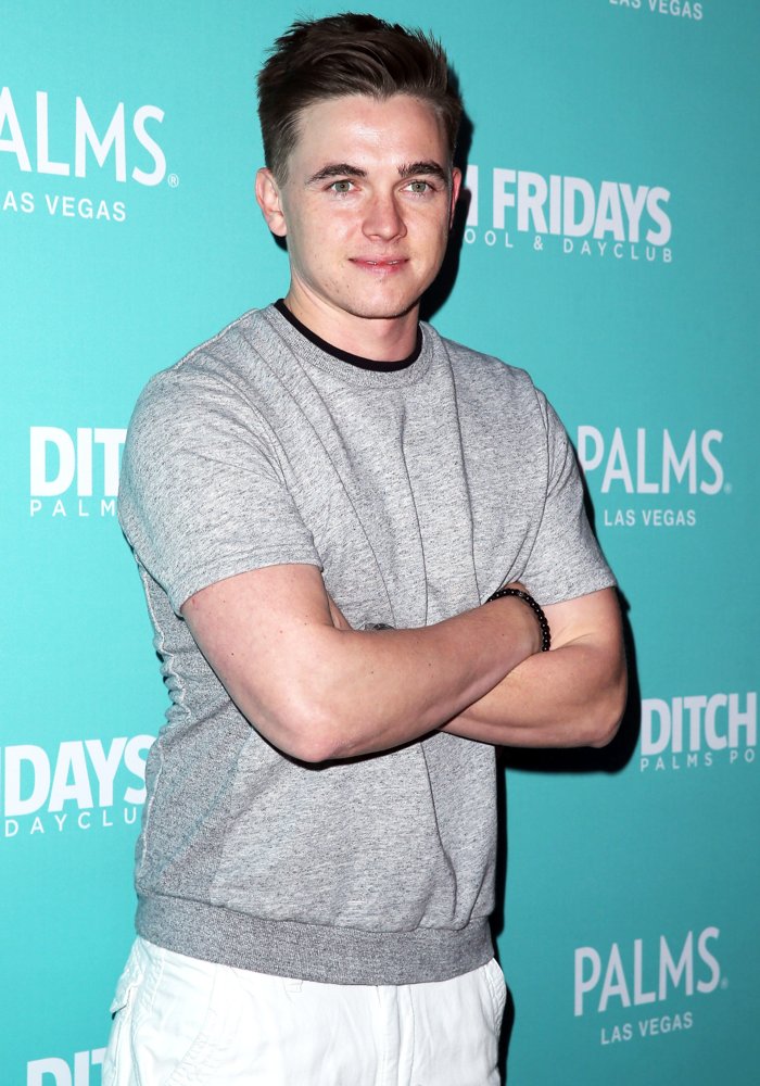 Palms Pool and Dayclub Presents Ditch Fridays - Arrivals