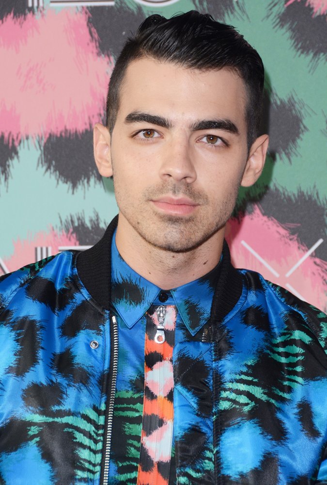 2016 Kenzo x H and M Show - Red Carpet Arrivals