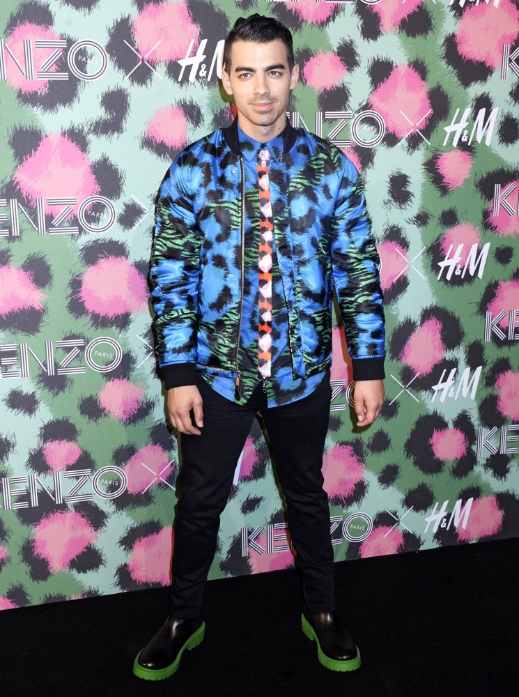 2016 Kenzo x H and M Show - Red Carpet Arrivals