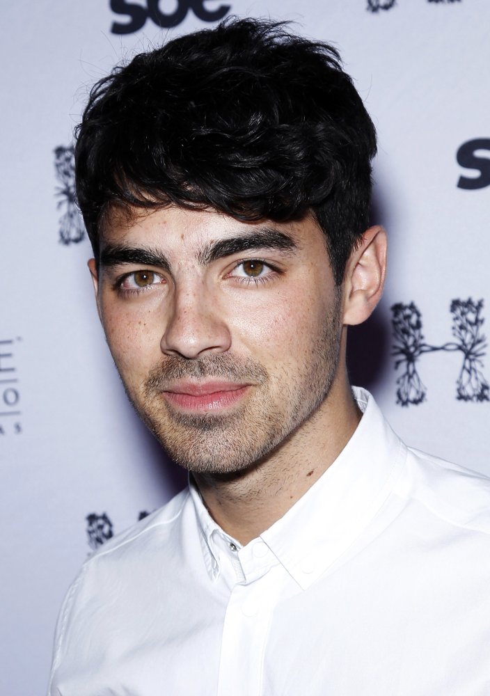 Joe Jonas Takes Over The DJ Booth