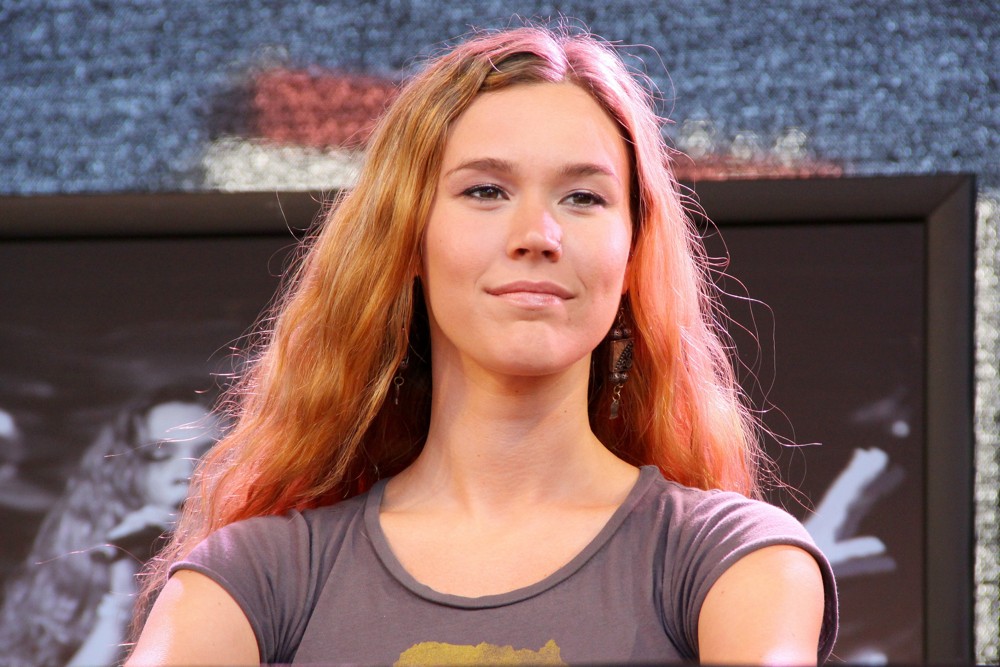 Joss Stone Signing Autographs
