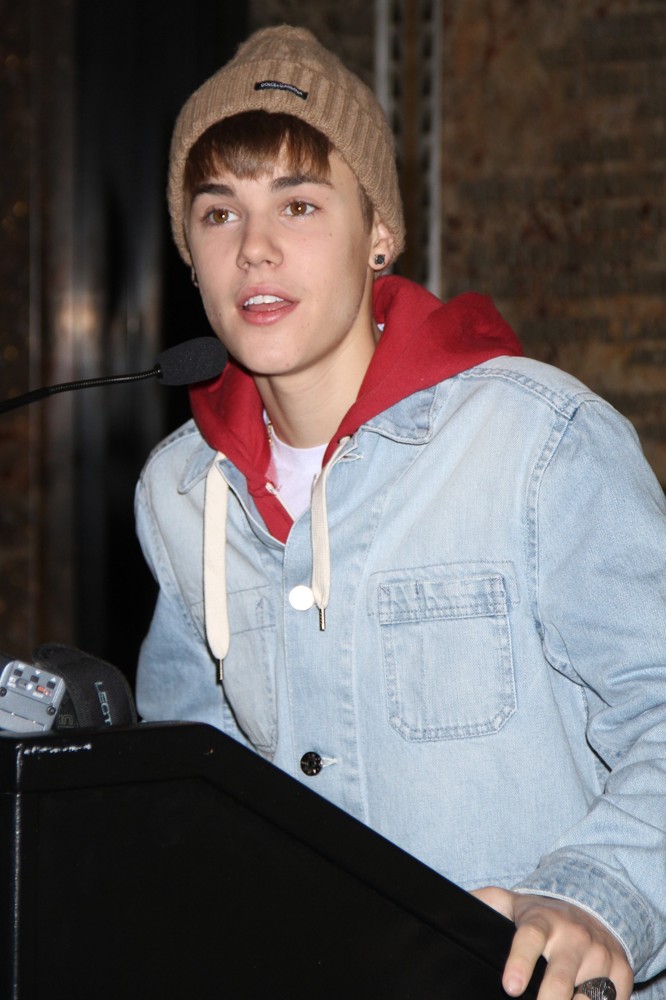 Justin Bieber Lights The Empire State Building Red and Green