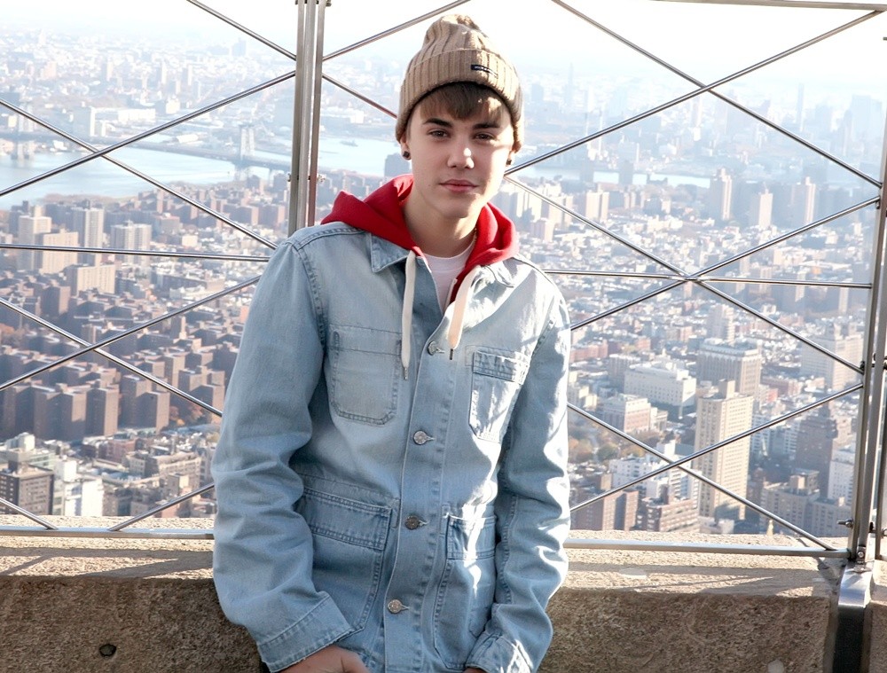 Justin Bieber Poses on Top of The Empire State Building
