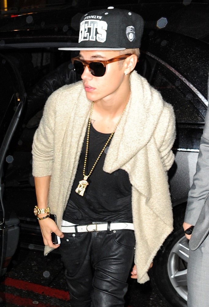 Justin Bieber Stops at Middle Eastern Kebab Restaurant Shishawi