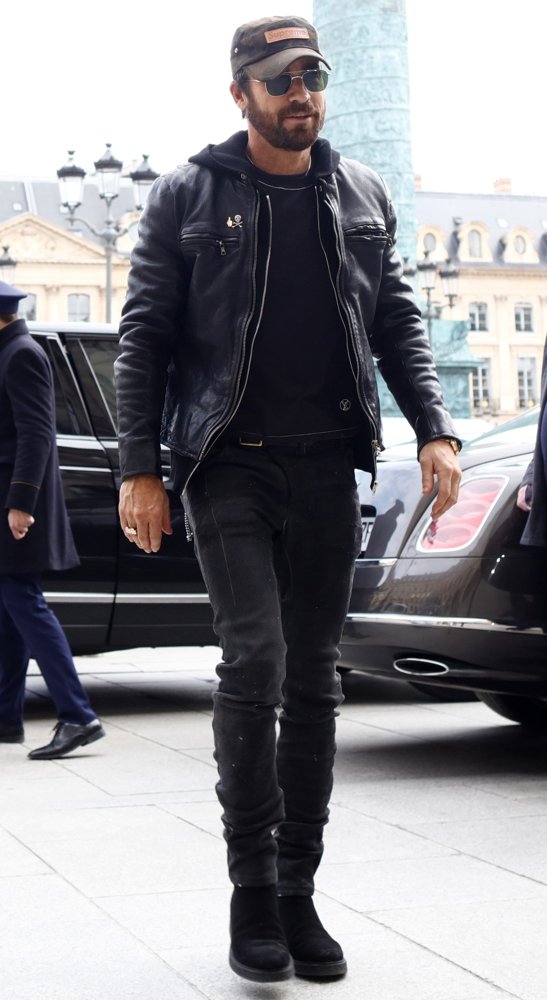 Justin Theroux Arrives at His Hotel in Paris