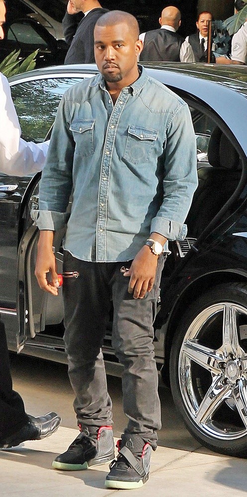 Kanye West Arriving at The Basketball Match Between Los Angeles Lakers and The Chicago Bulls