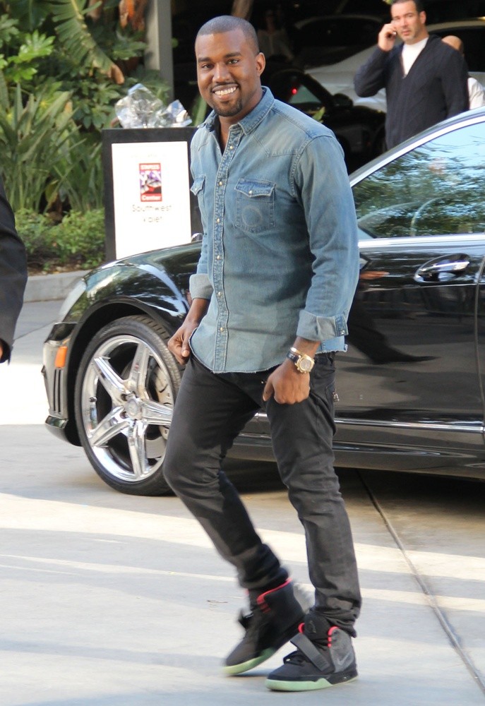 Kanye West Arriving at The Basketball Match Between Los Angeles Lakers and The Chicago Bulls