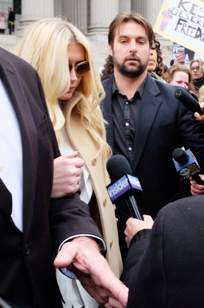 Kesha Leaving The New York State Supreme Court
