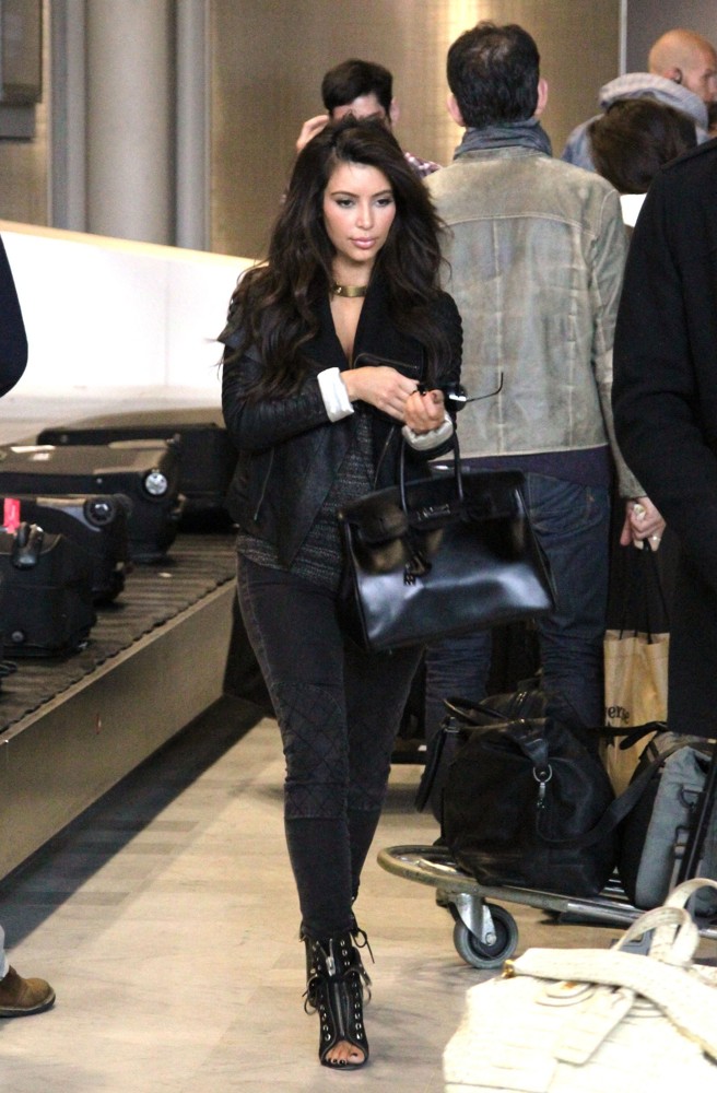 Kim Kardashian Arrives at Charles de Gaulle Airport