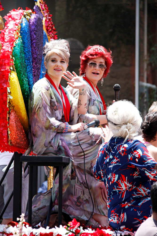 Sharon and Kelly Osbourne Fended Off Anti-Gay Protesters at Pride Parade