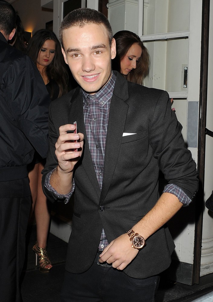 Liam Payne Performs Magic Tricks with Some Friends