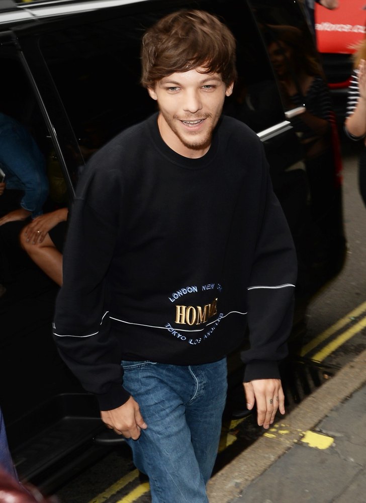 Louis Tomlinson Arrives at The Kiss FM Studios