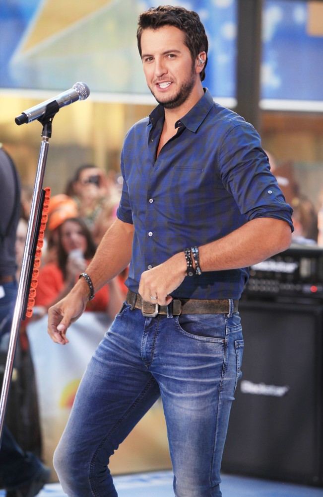 Luke Bryan in Luke Bryan Performs on The Toady Show as Part of The Toyota C...