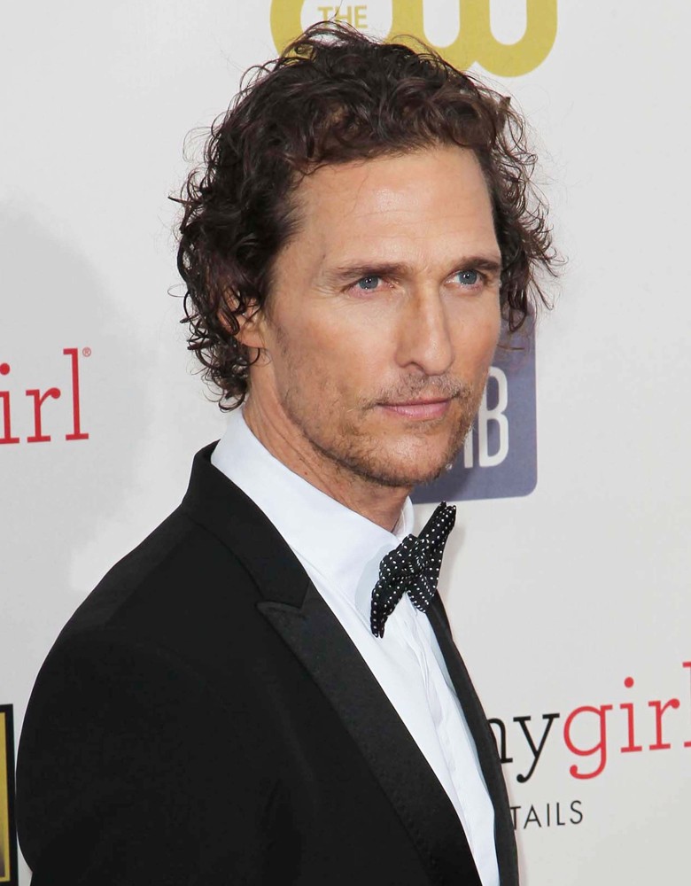 Мэтью мэттью. MCCONAUGHEY. Мэттью Макконахи. Метью Макконахи 2022. Мэттью Макконахи прическа.