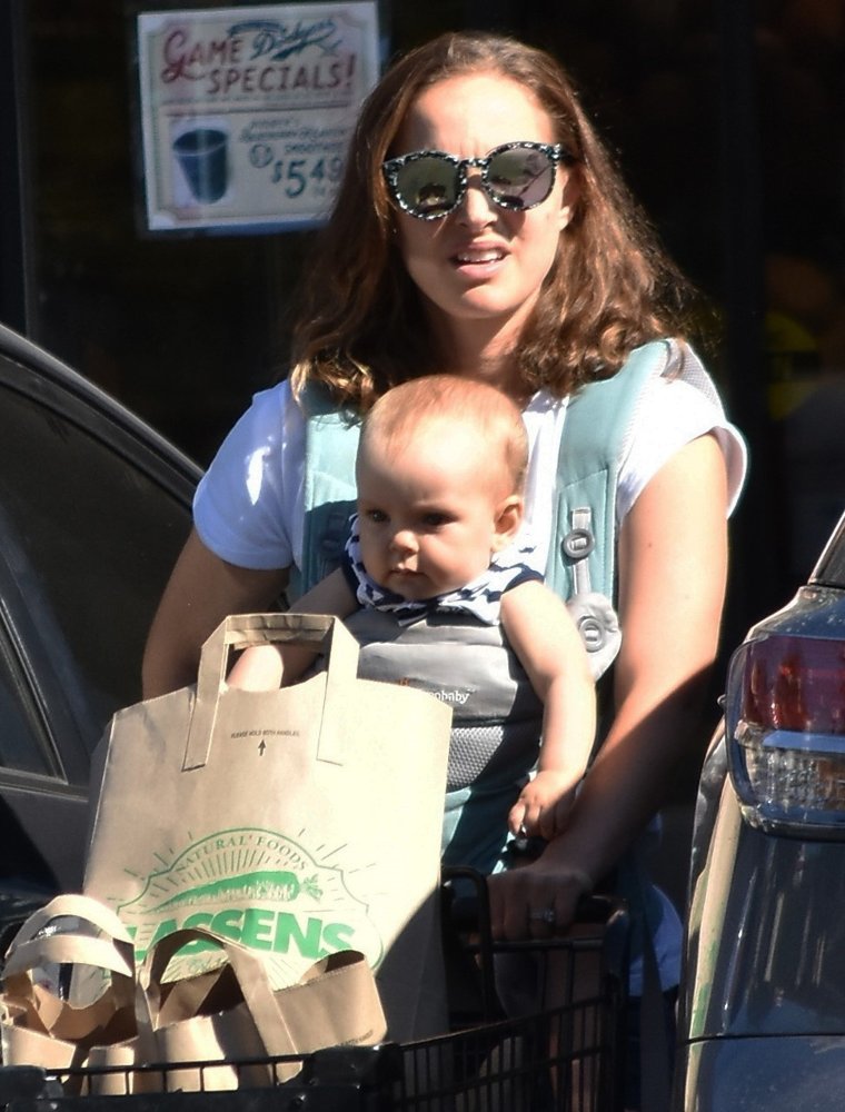 Natalie Portman Takes Amalia Grocery Shopping