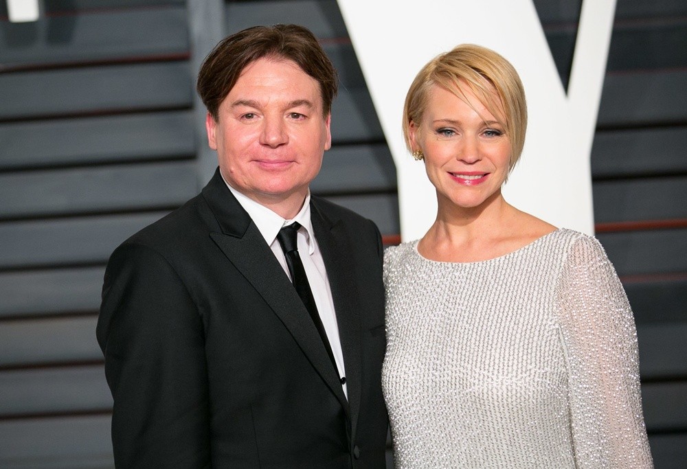 Mike Myers, Kelly Tisdale in 2015 Vanity Fair Oscar Party.