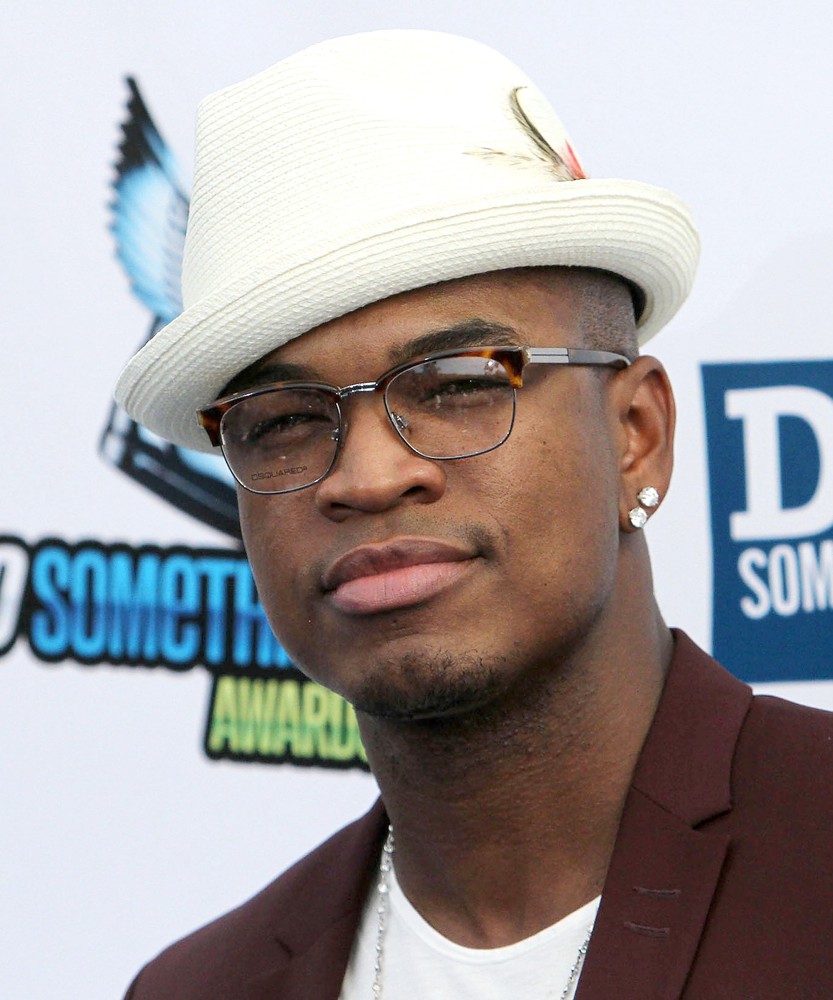 Yo mad. Ne-yo рост. Ne-yo американский певец. Ne-yo - Miss independent. Нейо еще кто.