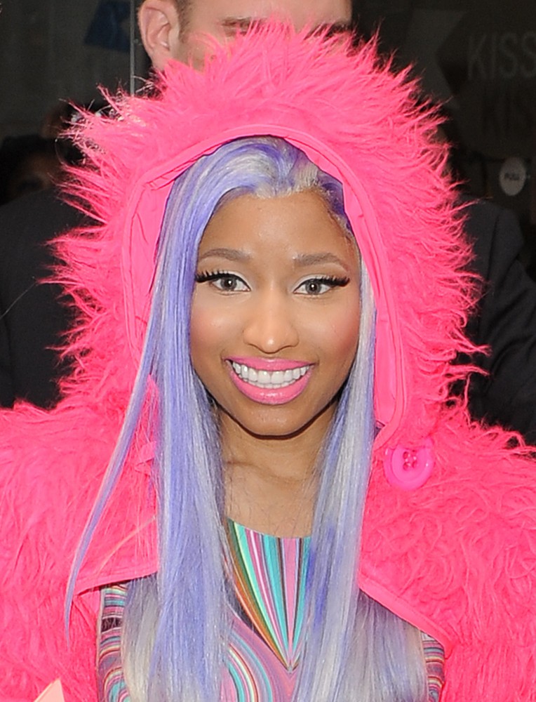 Minaji. Ники Минаж. Ники Минаж улыбка. Ники Минаж улыбается. Nicki Minaj улыбается.