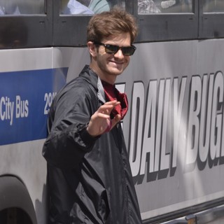 Andrew Garfield Gets into Character as He Films Scenes for The Amazing Spiderman 2