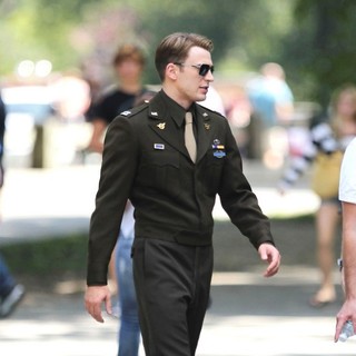 Actors on The Set of The Avengers Shooting on Location in Manhattan