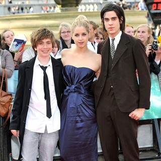 Harry Potter and the Deathly Hallows Part II World Film Premiere - Arrivals