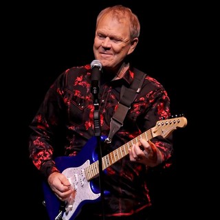 Glen Campbell in Glen Campbell Performing His Good Times - The Final Farewell Tour
