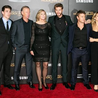 Premiere of Lionsgate's The Hunger Games: Mockingjay, Part 2 - Arrivals