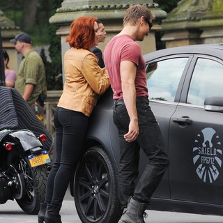 Actors on The Set of The Avengers Shooting on Location in Manhattan