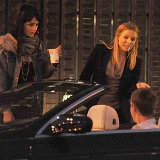 Kristen Bell Films Late Night Scenes for Veronica Mars