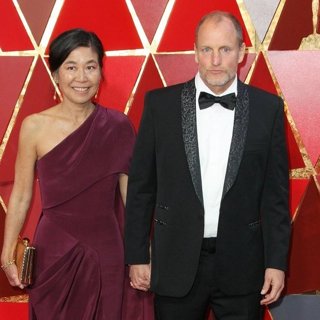 Laura Louie, Woody Harrelson in 90th Annual Academy Awards - Arrivals