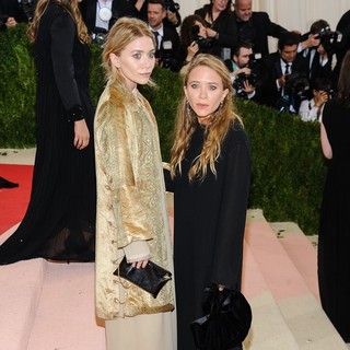 Ashley Olsen, Mary-Kate Olsen in Manus x Machina: Fashion in An Age of Technology Costume Institute Gala