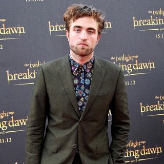 Robert Pattinson Promotes The Twilight Saga's Breaking Dawn Part II