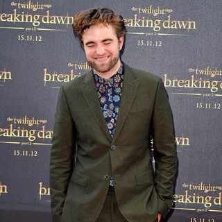 Robert Pattinson Promotes The Twilight Saga's Breaking Dawn Part II