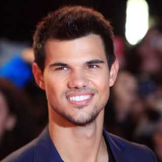 The Premiere of The Twilight Saga's Breaking Dawn Part II - Arrivals