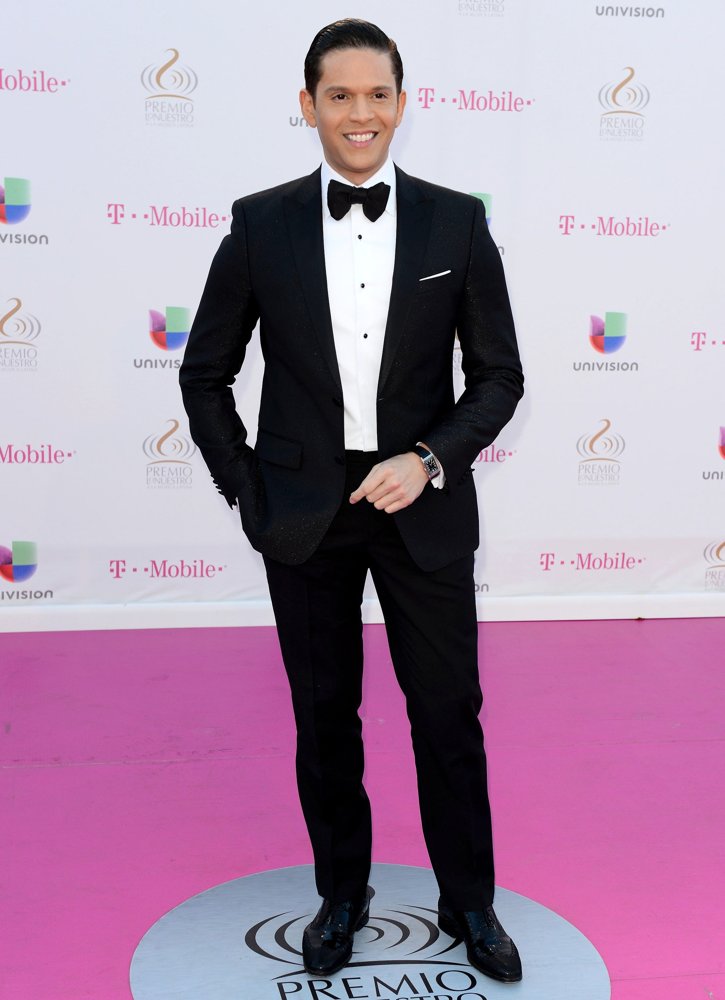 2015 Premio Lo Nuestro Awards - Arrivals