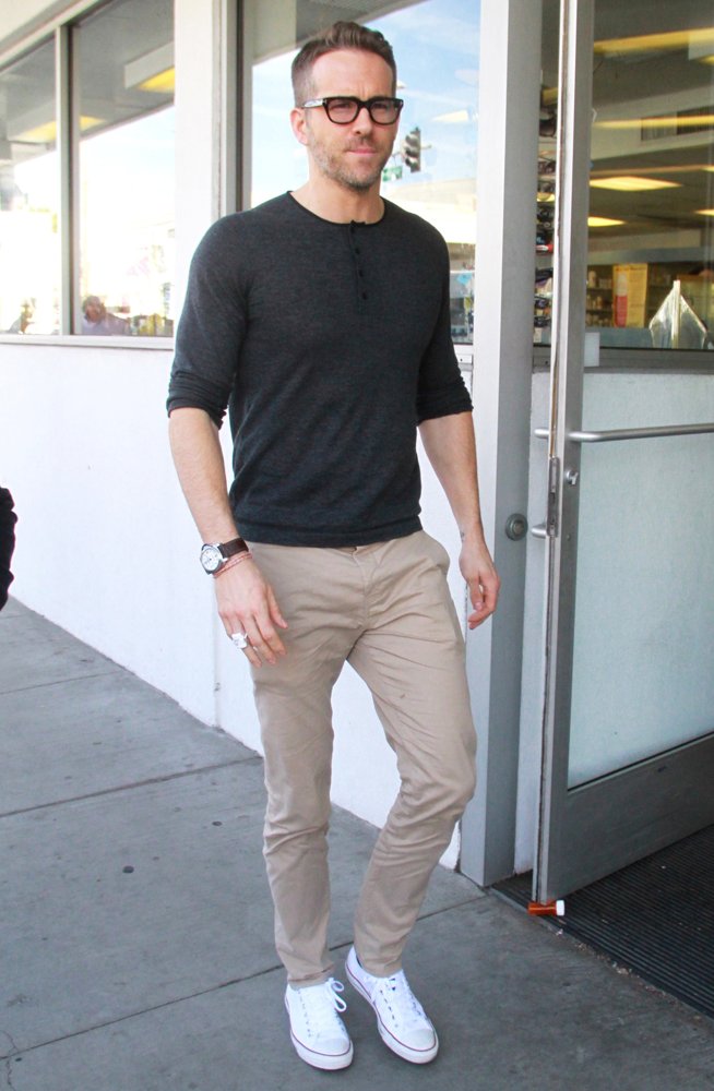Ryan Reynolds Leaving E Baldi Restaurant