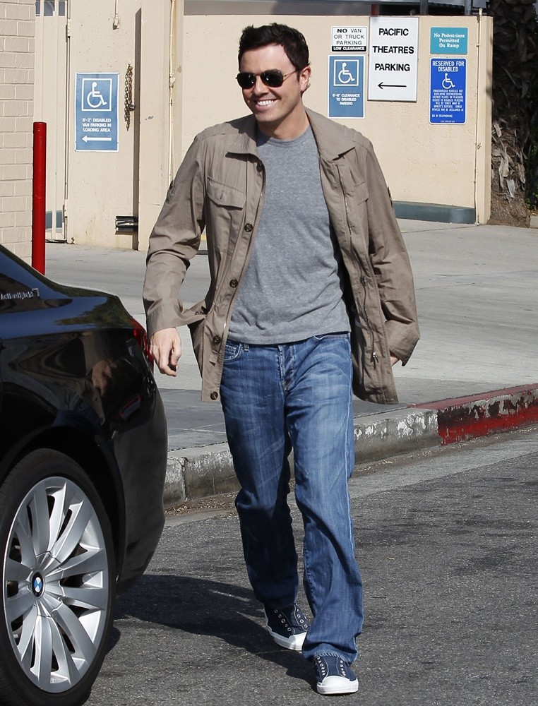 Seth MacFarlane Leaves A Cafe After Having Lunch