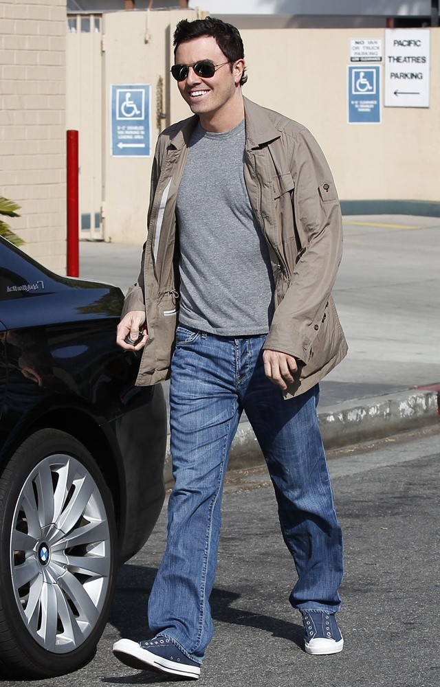 Seth MacFarlane Leaves A Cafe After Having Lunch