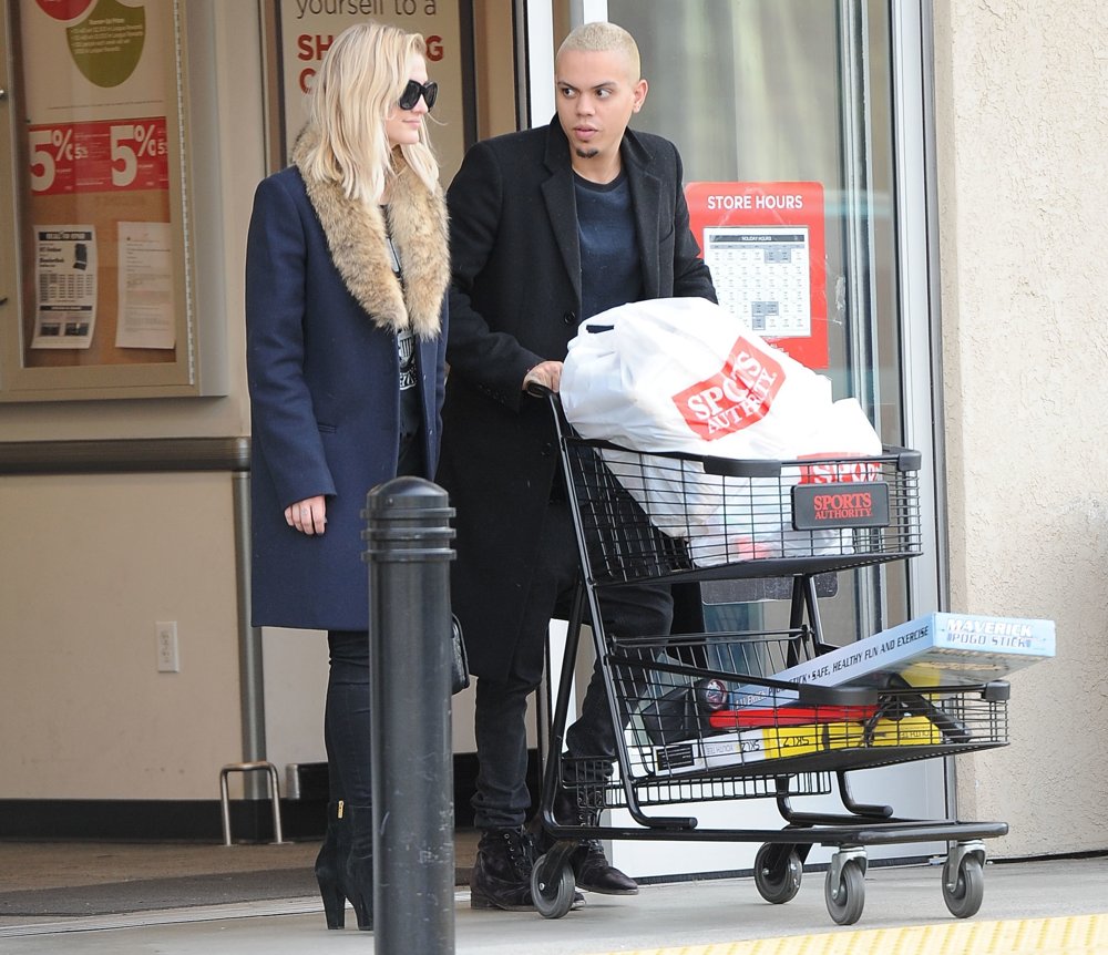 Ashlee Simpson and Evan Ross Go Shopping