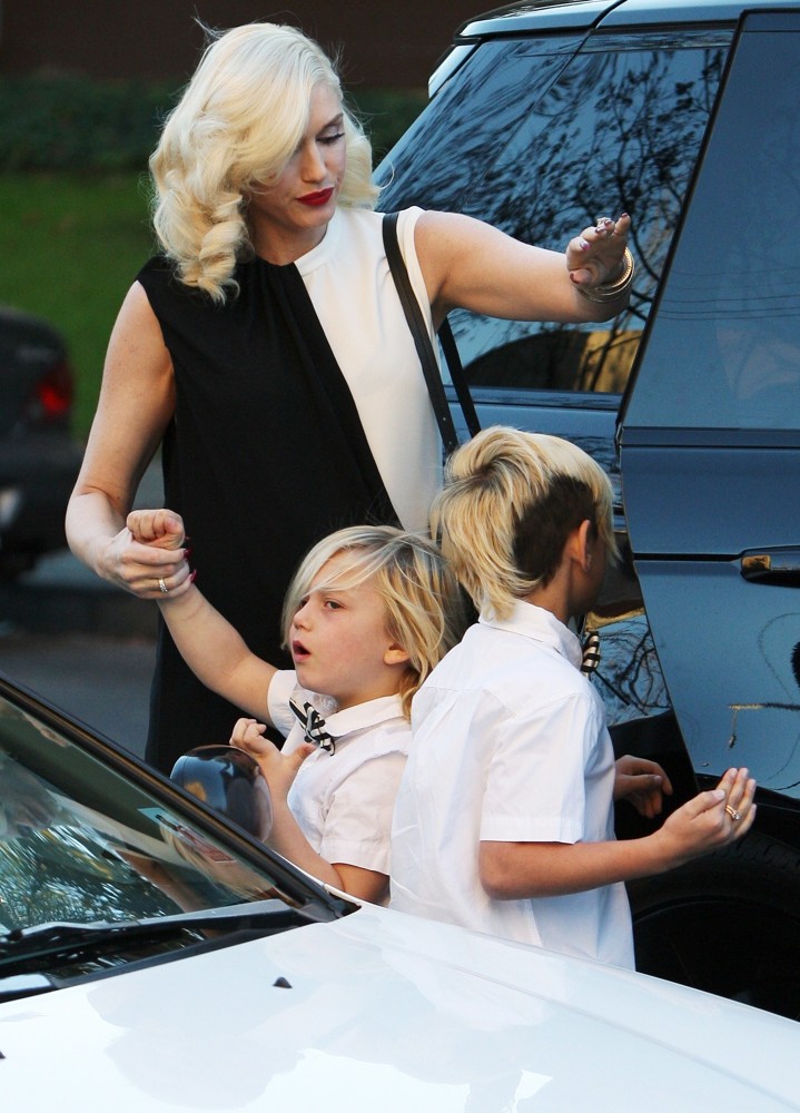 Gwen Stefani Takes Her Sons to A Christmas Eve Church Service