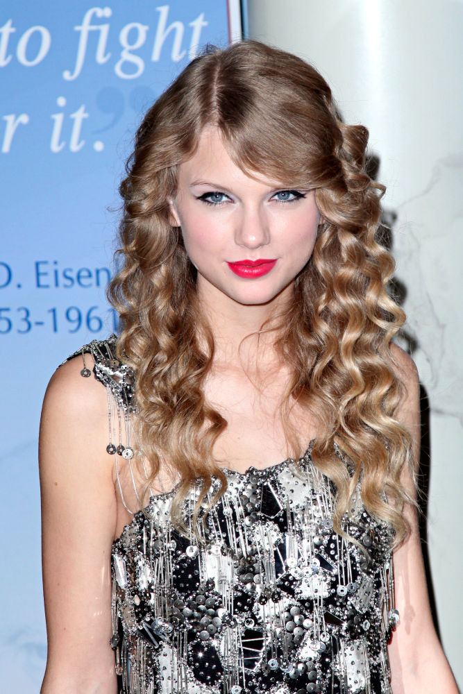 Taylor Swift: Smart Kids Are the Coolest Kids