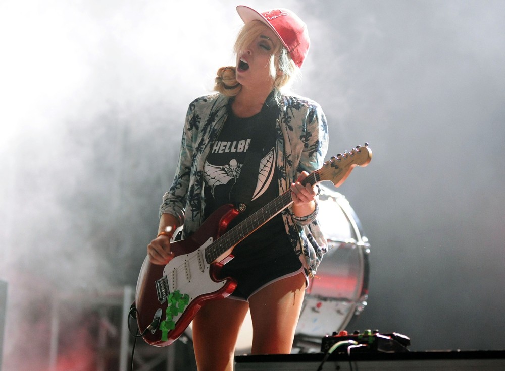 Кэти уайт. Кэти Уайт the Ting Tings. Группа Ting Tings Katie White. Группа the Ting Tings Кэти Уайт чулки.