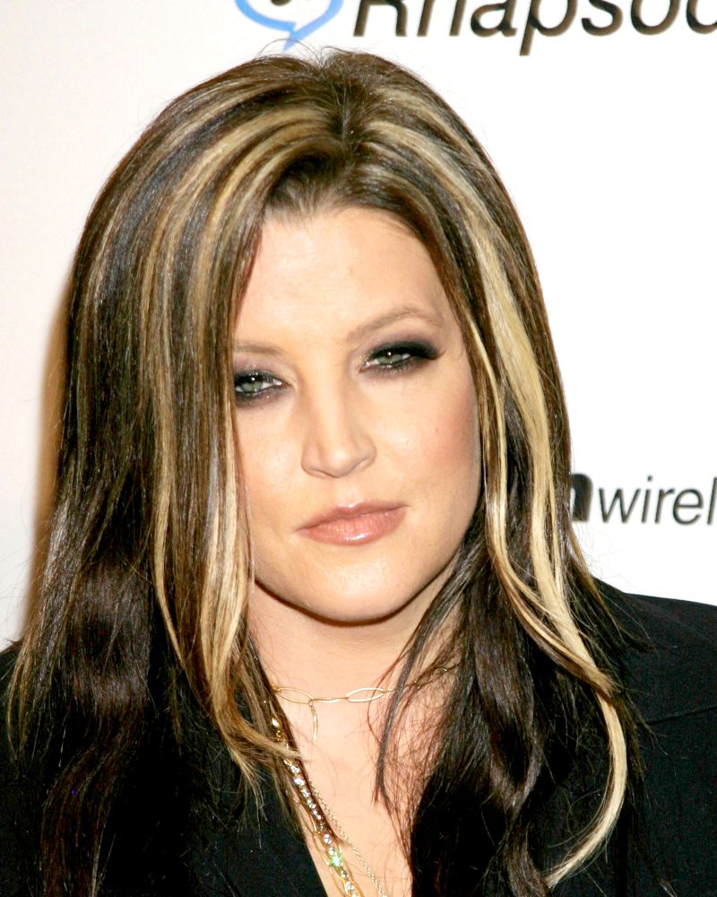 Lisa Marie Presley Calls Michael Jackson's Fans to Fill Burial Spot With Sunflowers