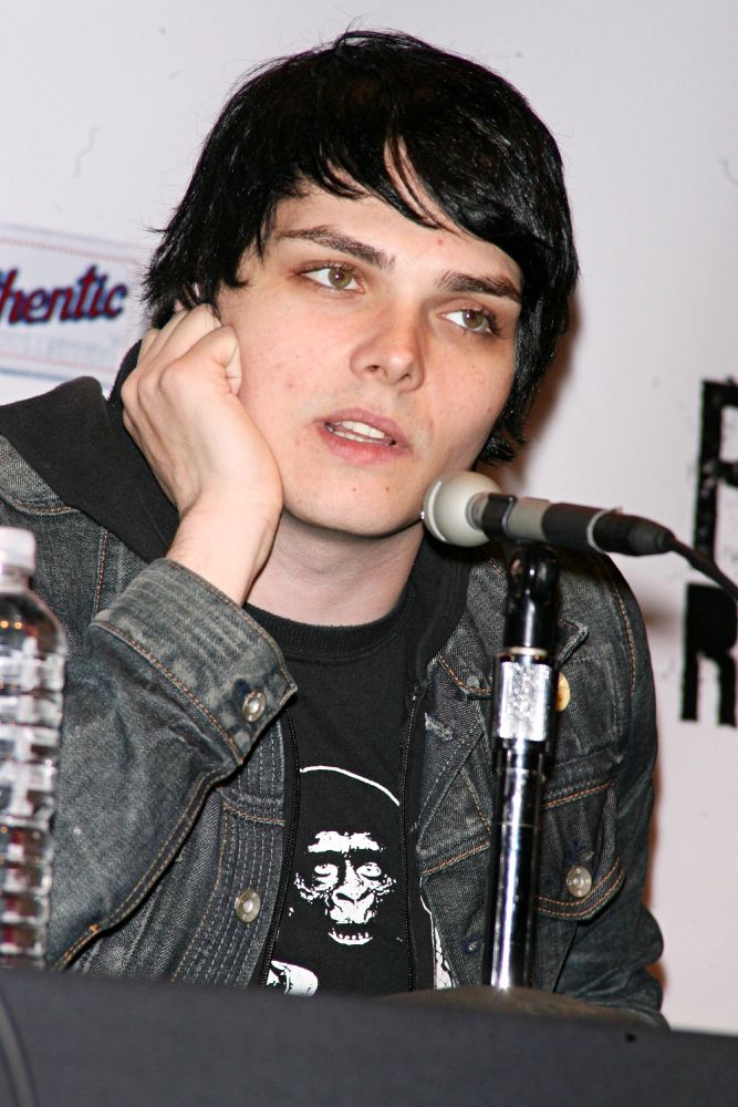 Gerard Way Feels More Confidence on Stage After Weight Loss