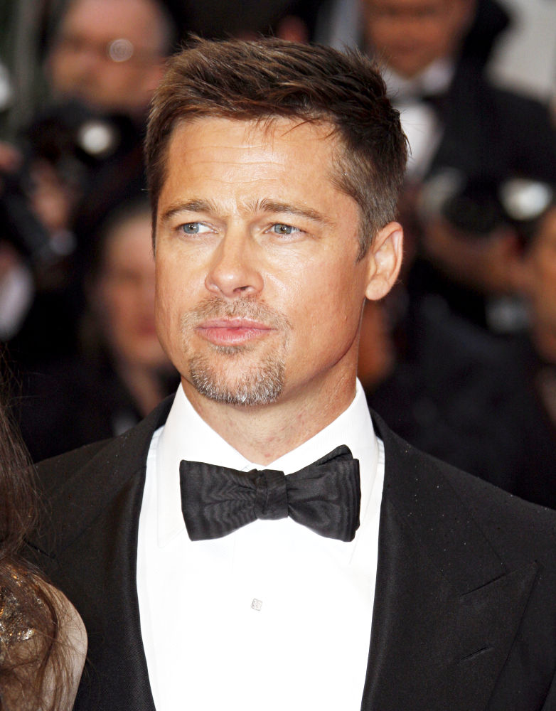 Brad Pitt Abandons Broken Motorbike in Los Angeles