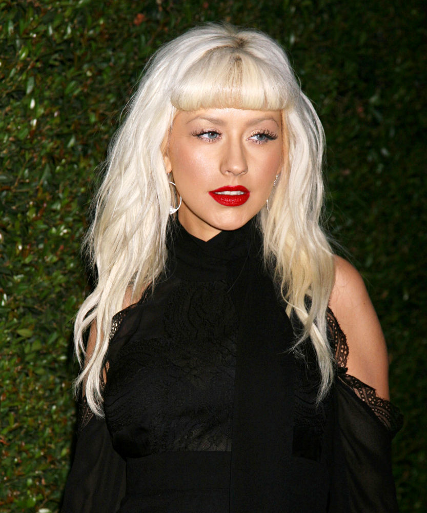 Christina Aguilera Loves to Read Erotic Stories in Bathtub