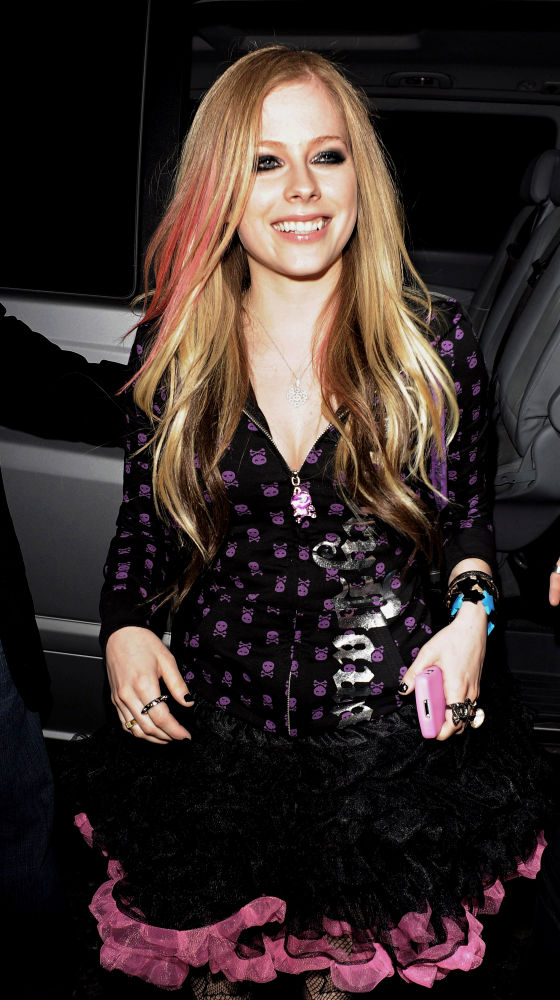 Avril Lavigne Fights Label Bosses for Pushing Her Rock Into 'Urban' Sound