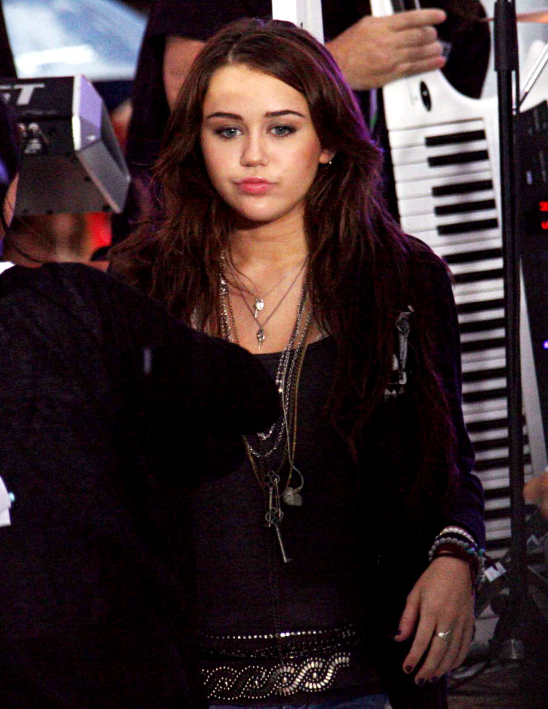 Miley Cyrus' Parents Put Marital Home on Market
